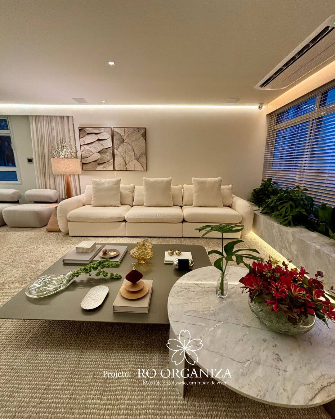 Sala de estar elegante com decoração moderna